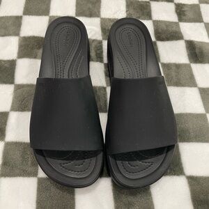 Brooklyn Crocs Sandal